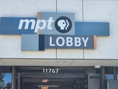 blue sign with white lettering saying "mpt lobby"